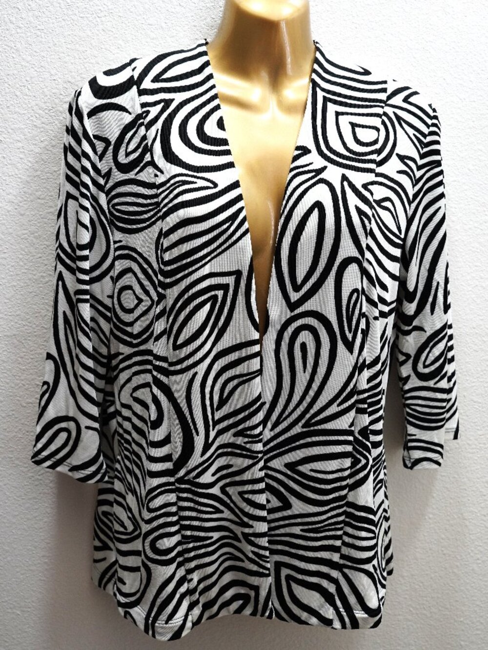 Chico's Travelers Black White Mesmerised Jacket size 1 NWT